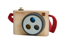 Lade das Bild in den Galerie-Viewer, Kinder Kamera von PlanToys // Holz-Kamera mit Farbfilter
